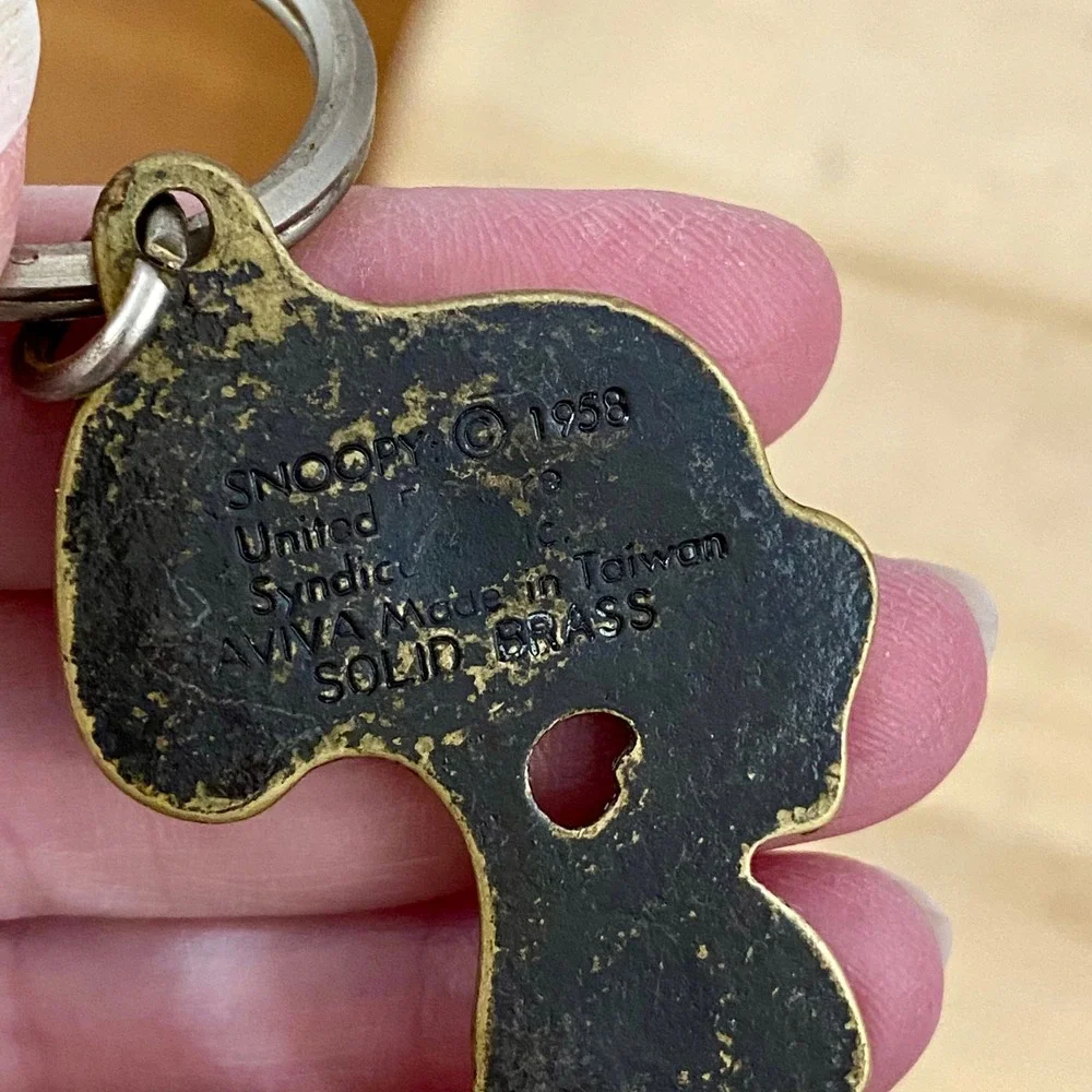 Peanuts Vtg 1958‎ Snoopy Holding Heart Solid Brass Keychain Aviva Rare